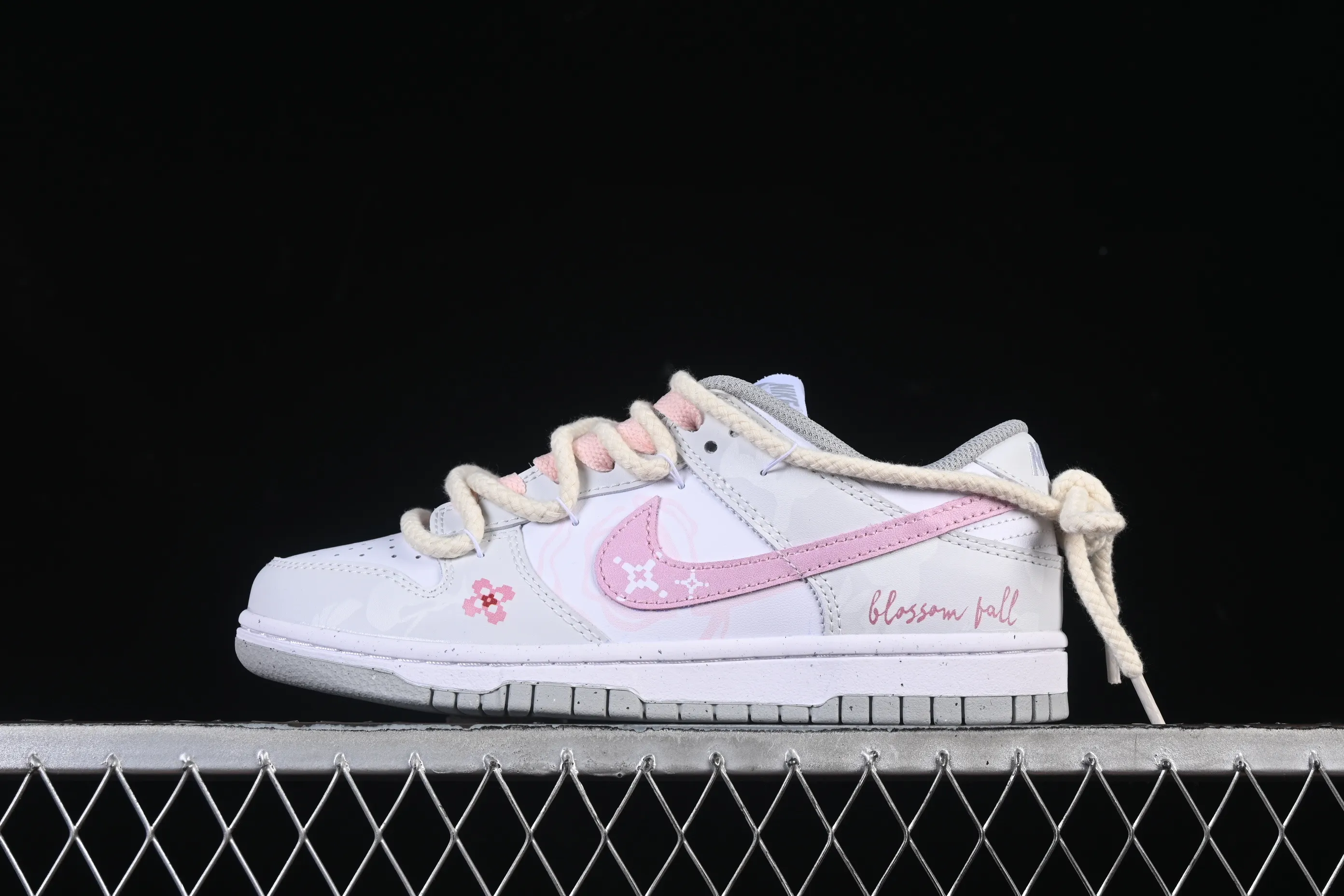 All categories Nk SB Dunk Series Nk SB Dunk Low High-end customized low-top sneakers Nike SB Dunk Low "Just Do It" straps Anniversary high-end customized low-top casual sneakers DD1503-103